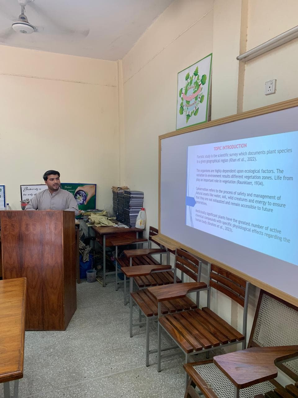 Subject Tutor in Pakistan | Online & Home | Tutor — teaching image 1